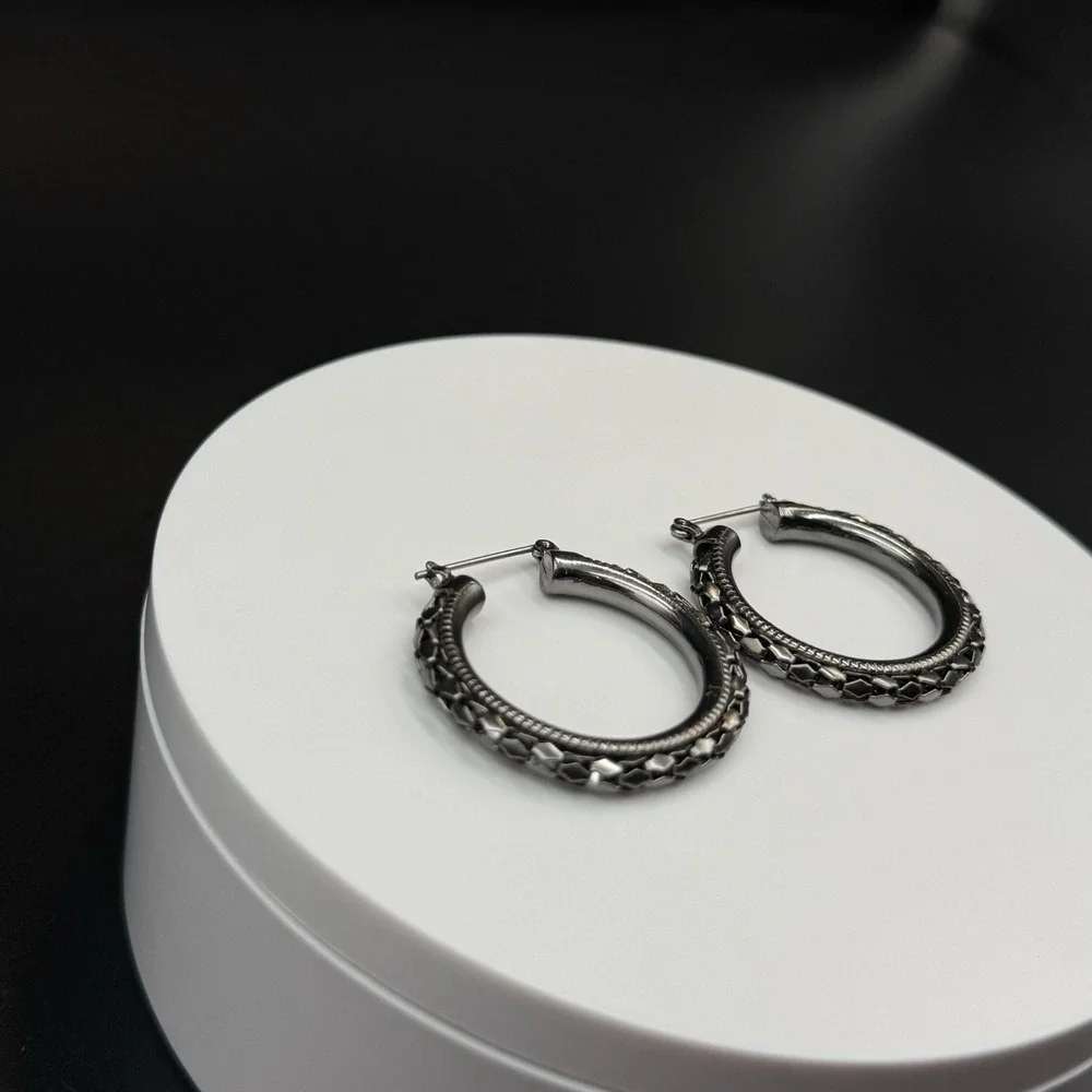 Vintage‎ Etched Pattern Silver-Toned Fashion Collectible Huggie Hoop Earrings